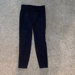 Black lululemon cropped leggings
